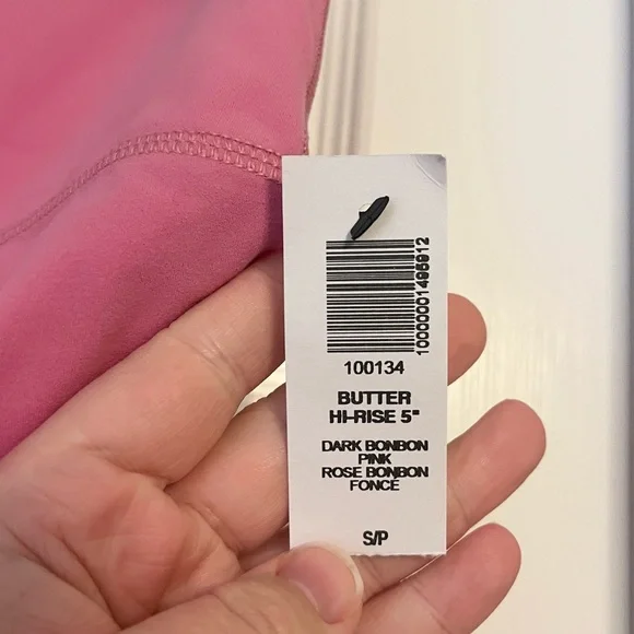 Aritzia TNA butter cheeky 5” shorts - Picture 3 of 5